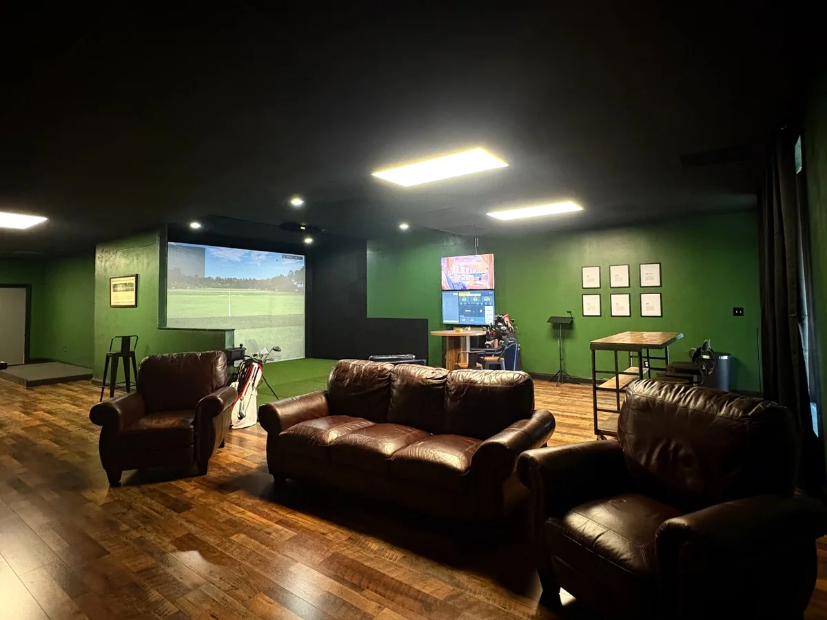 Comfortable lounge seating at Legacy Golf Lounge